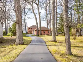 Panoramic Waterfront Views