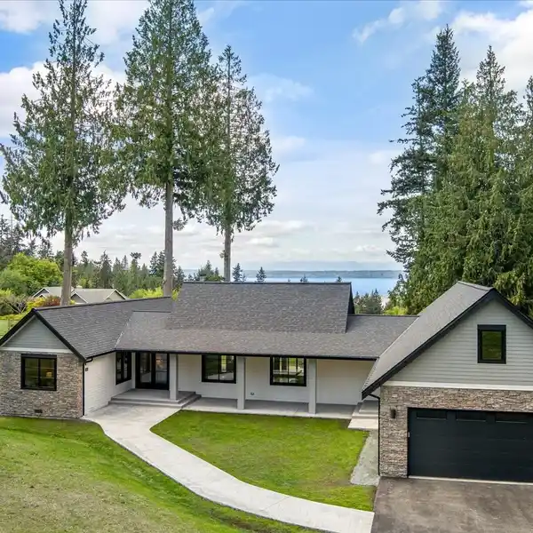 EXQUISITE NEW CONSTRUCTION ABOVE CULTUS BAY