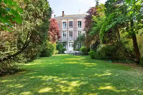 Neo-classical Private Mansion