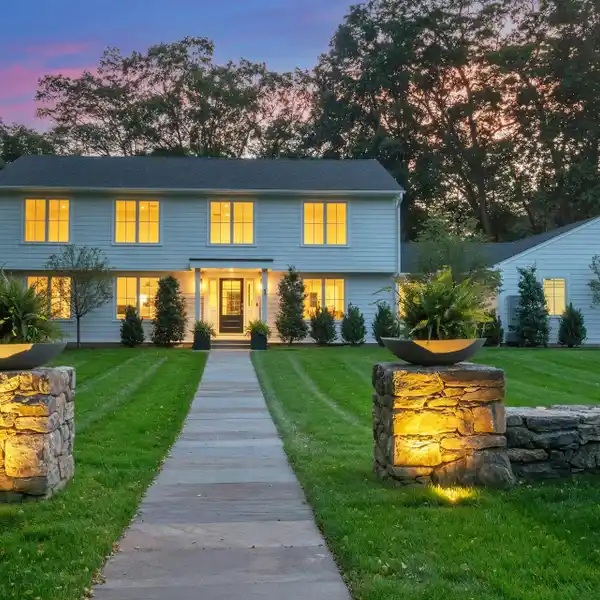 ELEGANT COLONIAL HOME WITH POOL