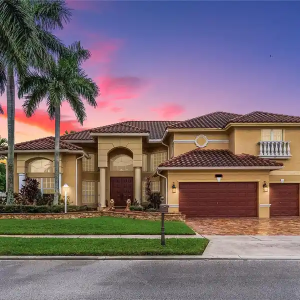 COMFORT AND CONVENIENCE IN PEMBROKE FALLS