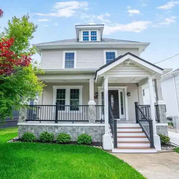SPACIOUS AND STYLISH CRAFTSMAN