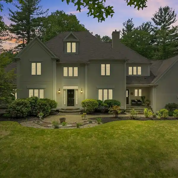 TIMELESS DESIGN WITH MODERN COMFORT