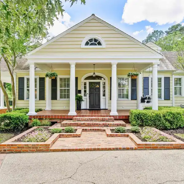 ADMIRED MID-CITY GEM