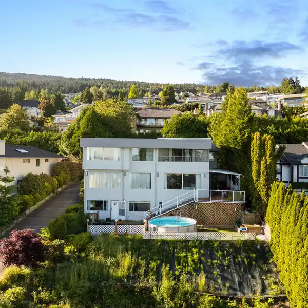 SIX BEDROOM HOME WITH PANORAMIC VIEWS IN PRESTIGIOUS WESTHILL