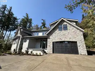 Stunning West Haven Home with Luxurious Finishes