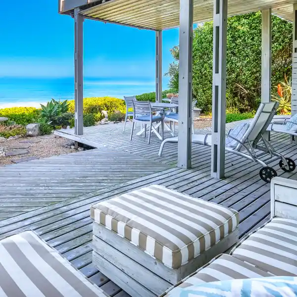 SERENE LUXURY IN THIS OCEANFRONT RESIDENCE