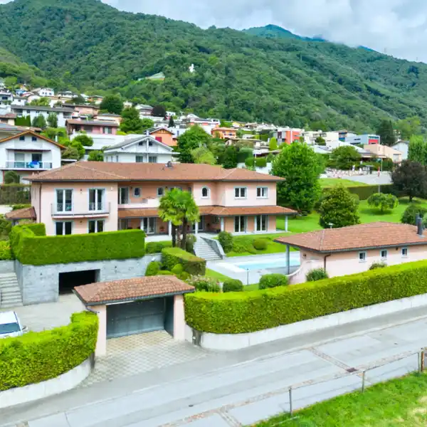 ELEGANT VILLA WITH POOL AND GUEST HOUSE