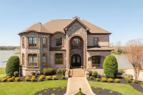 Exquisite Lakefront Estate