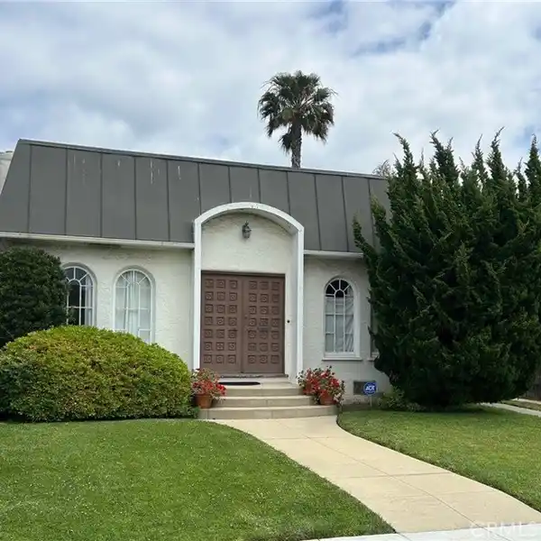 CHARMING HOME FULL OF POSSIBILITIES