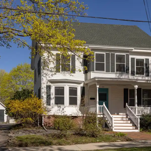 LOVELY QUEEN ANNE INSPIRED COLONIAL
