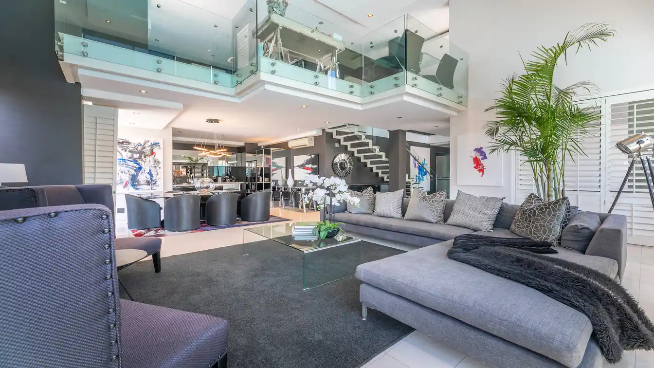 Stylish Penthouse with Panoramic Views