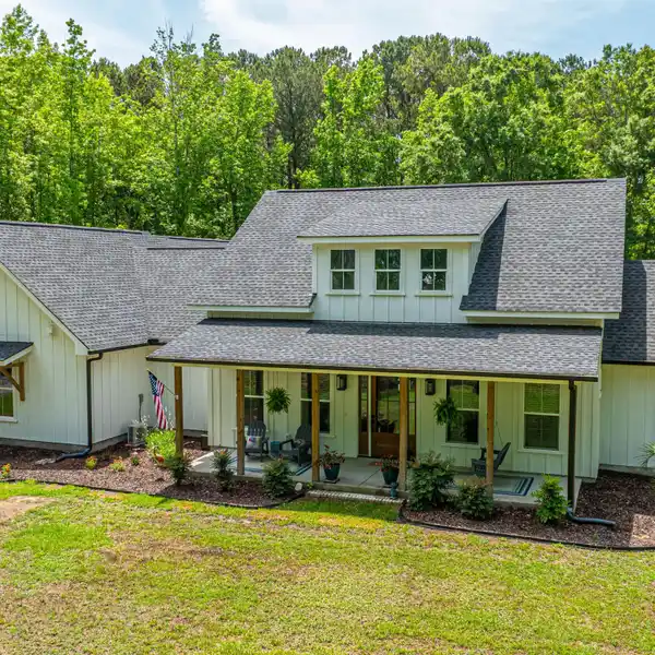 SPACIOUS ONE-STORY HOME WITH VAULTED CEILINGS