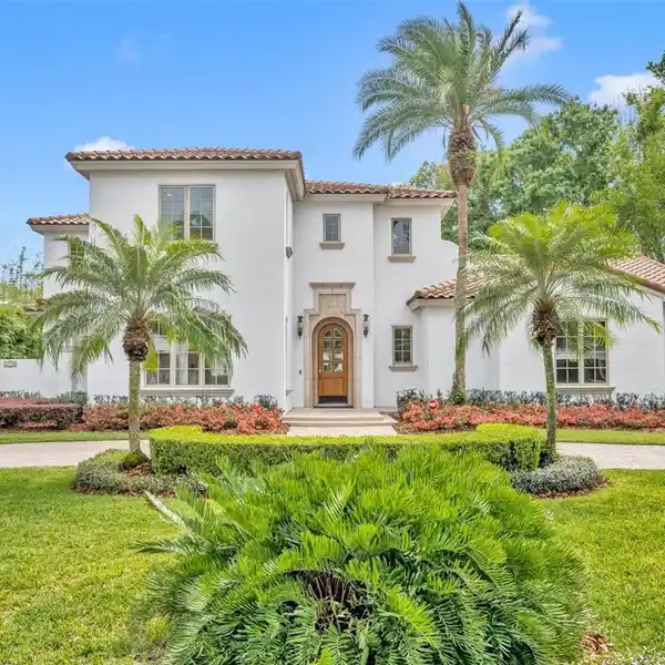 ELEGANT FIVE BEDROOM POOL HOME