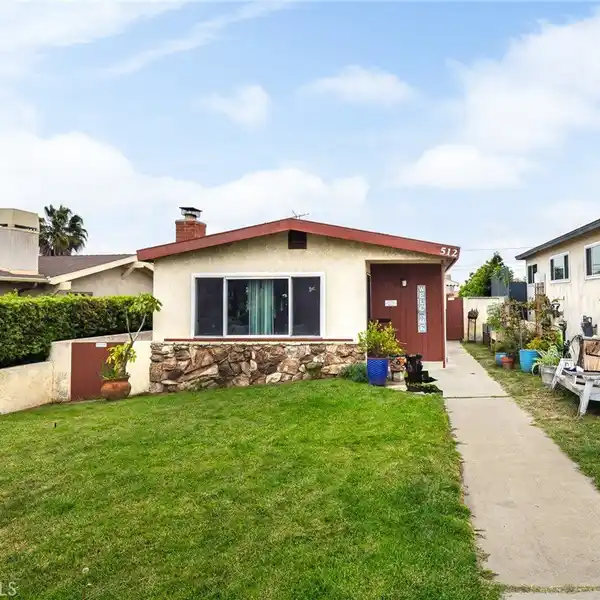 VERSATILE PROPERTY IN A PRIME LOCATION