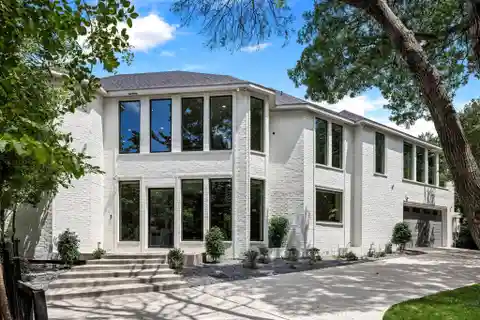 Private Urban Oasis with Striking Modern Design