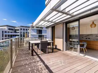 Elegant Residence Next to Shops and Transport