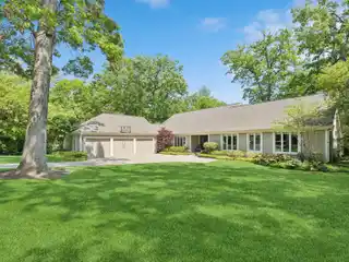 Sleek Modern Ranch in Tangley Oaks