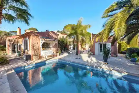 Magnificent Neo-provençal Villa