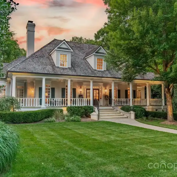 PRIVATE RETREAT IN A COVETED NEIGHBORHOOD
