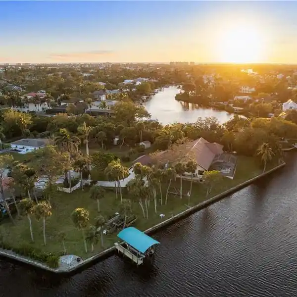 RARE AND BEAUTIFULLY MAINTAINED WATERFRONT ESTATE