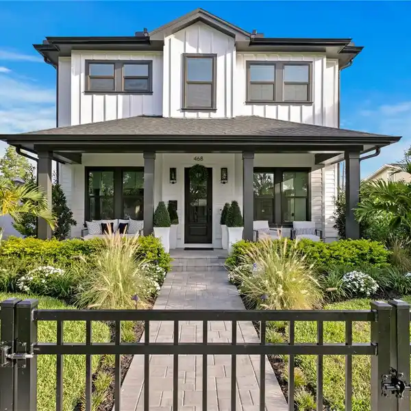STANDOUT MODERN CRAFTSMAN