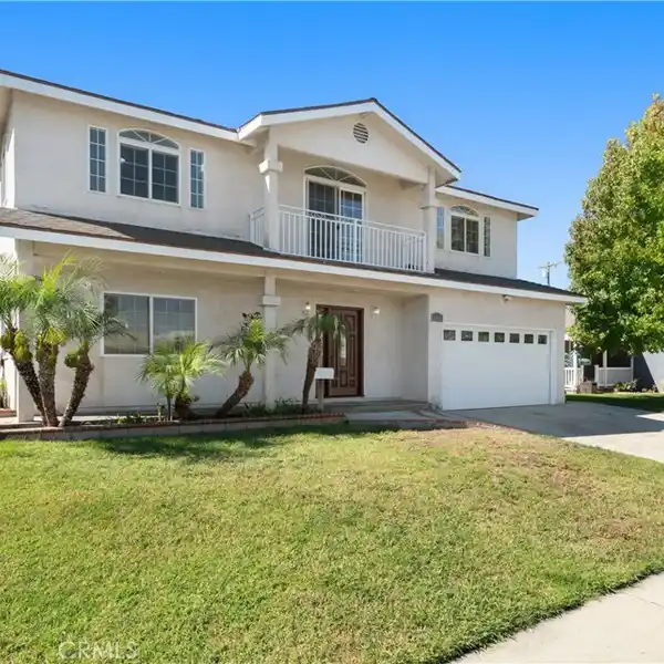 SPRAWLING HOME OFFERING SPACE, COMFORT, AND CREATIVITY