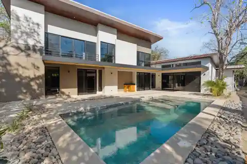Casa Las Baulas: Coastal Elegance Steps from Playa Grande