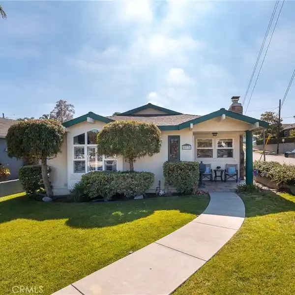INVITING HOME ON A CORNER LOT