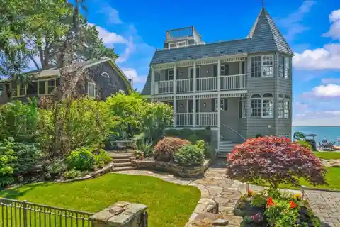 Spectacular Waterfront Estatew with Unparalleled Views