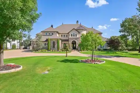 Resort-Style Living in the Bluffs of Stone Canyon