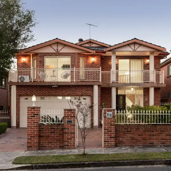 GRAND MASTERFULLY CONSTRUCTED HOME