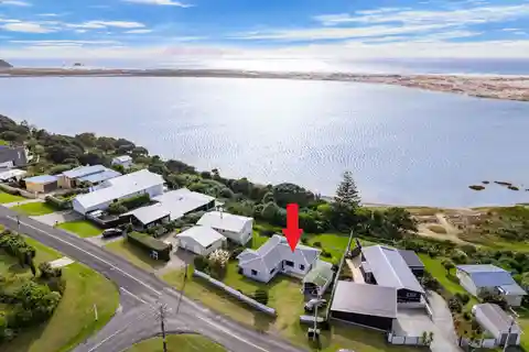 1960's Weatherboard Home Needing a Little Tlc