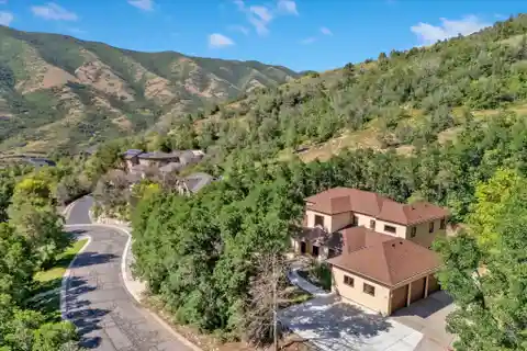 Spacious Home Near the Top of Emigration Place