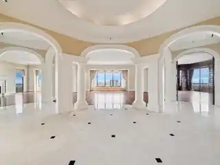 Extraordinary High-Rise Residence