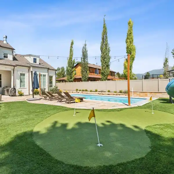 TIMELESS ELEGANCE WITH MODERN COMFORT IN MIDWAY