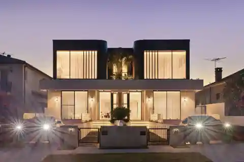 Impressive Blend of Luxury Finishes and Innovative Design