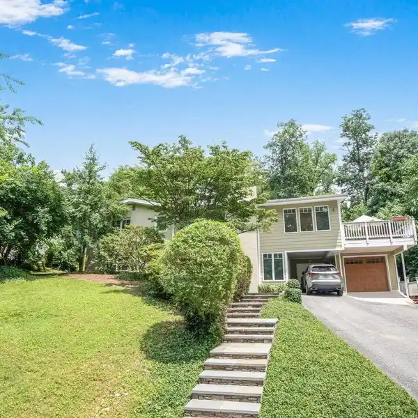 COMFORT AND STYLE IN GLEN ECHO HEIGHTS