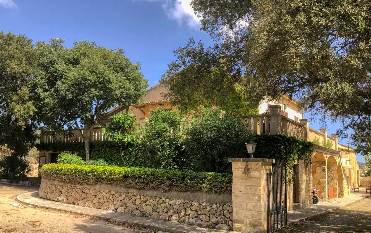 Historic Finca with Pool and Tennis Court, Well Located Near the Coast of Llorencina.