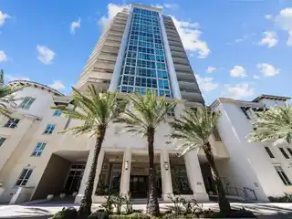 Exclusive Renovated Condo at Plaza on Harbour Island
