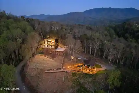 Modern Mountain-Top Retreat Above Gatlinburg