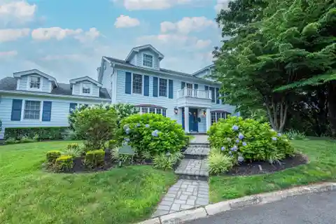 Immaculate Colonial on a Quiet Cul-De-Sac