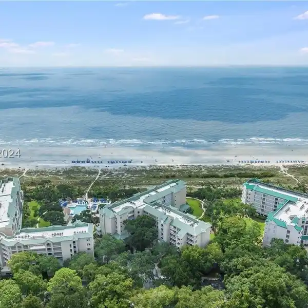 RENOVATED CONDO AT HAMPTON PLACE