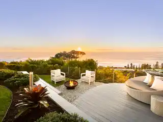 An Oasis with a Showstopping Panorama