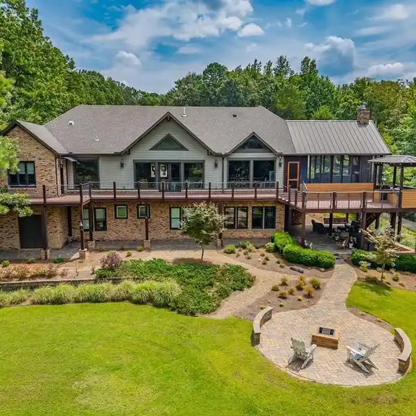 THE ULTIMATE IN RELAXATION AND ENTERTAINMENT