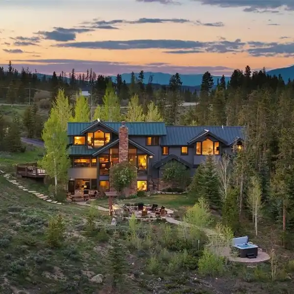 EXCEPTIONAL MOUNTAIN RETREAT ON 3.7 ACRES