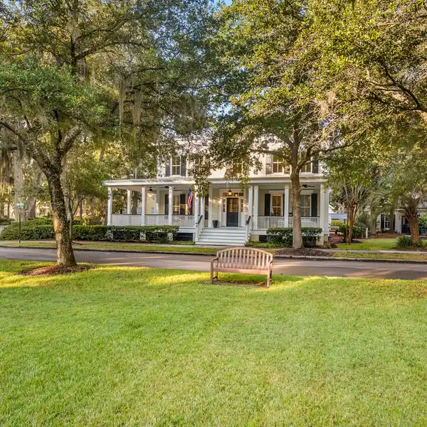 BEAUTIFULLY REMODELED HOME IN THE HABERSHAM NEIGHBORHOOD