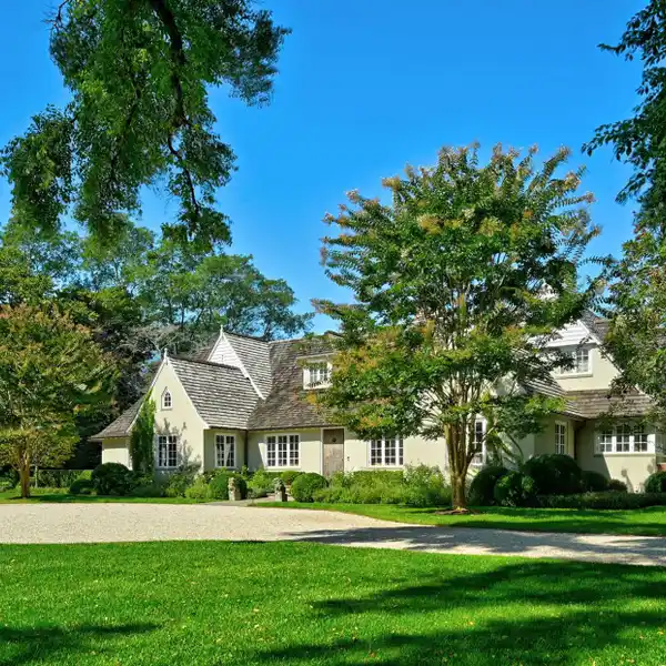 EXQUISITELY DESIGNED ESTATE NEAR FABLED OCEAN BEACHES