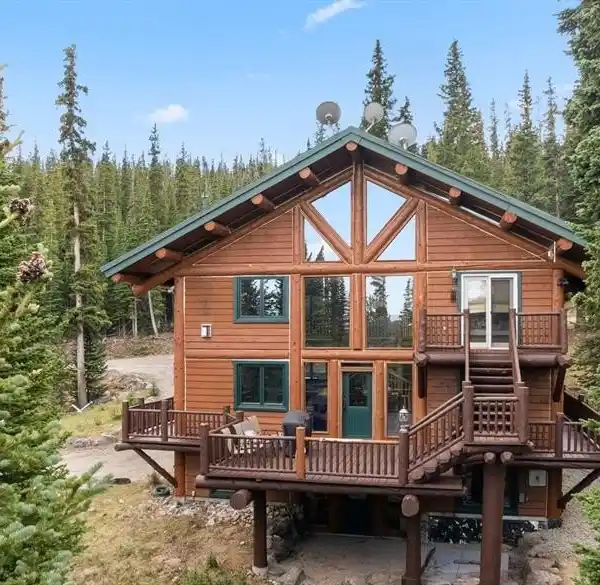 RUSTIC CHARM WITH MODERN COMFORTS IN A SERENE MOUNTAIN SETTING