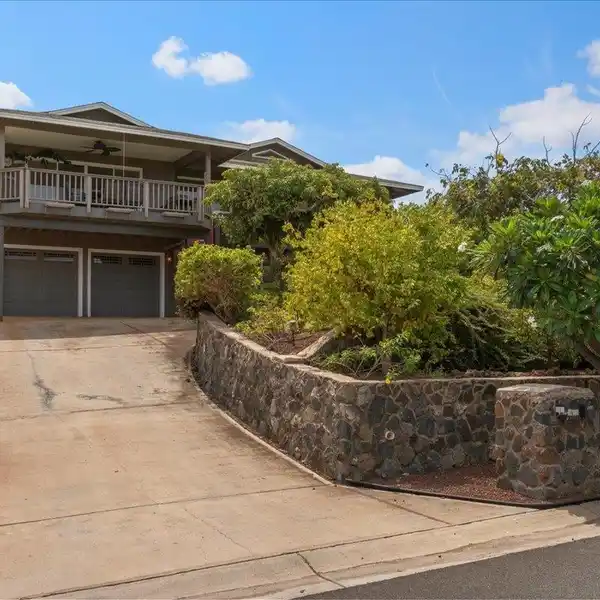 SPLIT LEVEL HOME IN KEONEKAI HEIGHTS